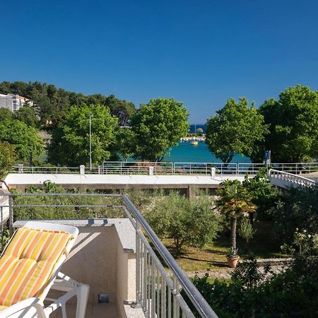 Apartment Portapisana Just 50M From The Beach Крк Екстер'єр фото
