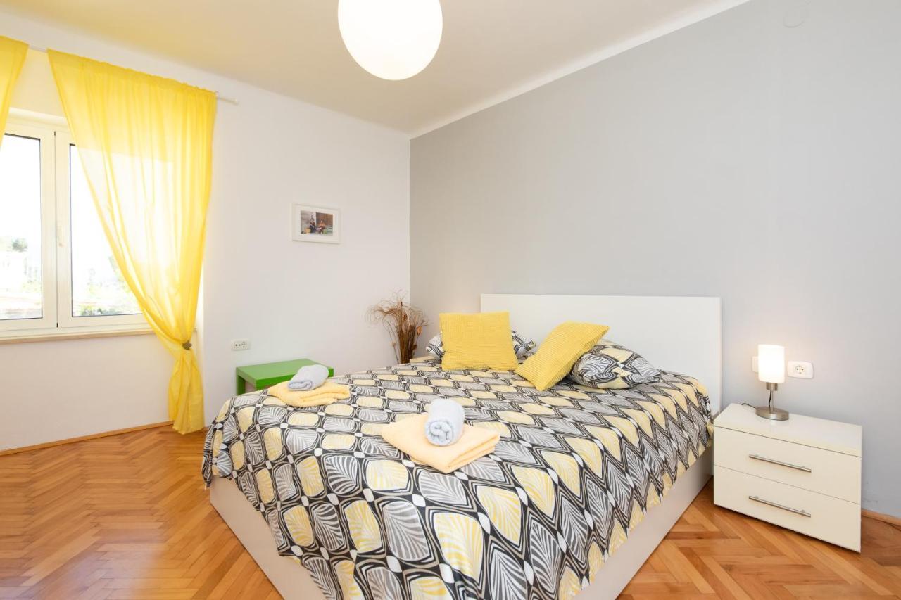 Apartment Portapisana Just 50M From The Beach Крк Екстер'єр фото