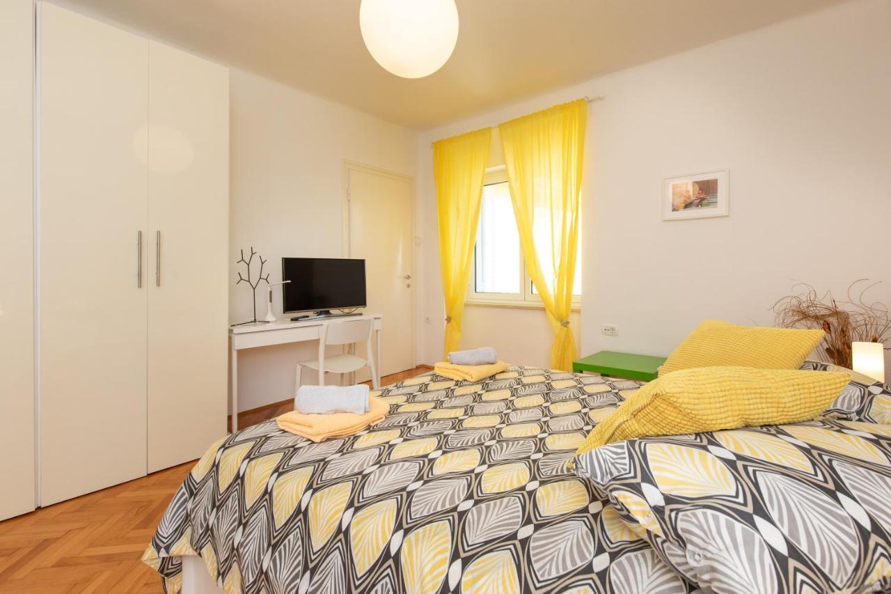 Apartment Portapisana Just 50M From The Beach Крк Екстер'єр фото