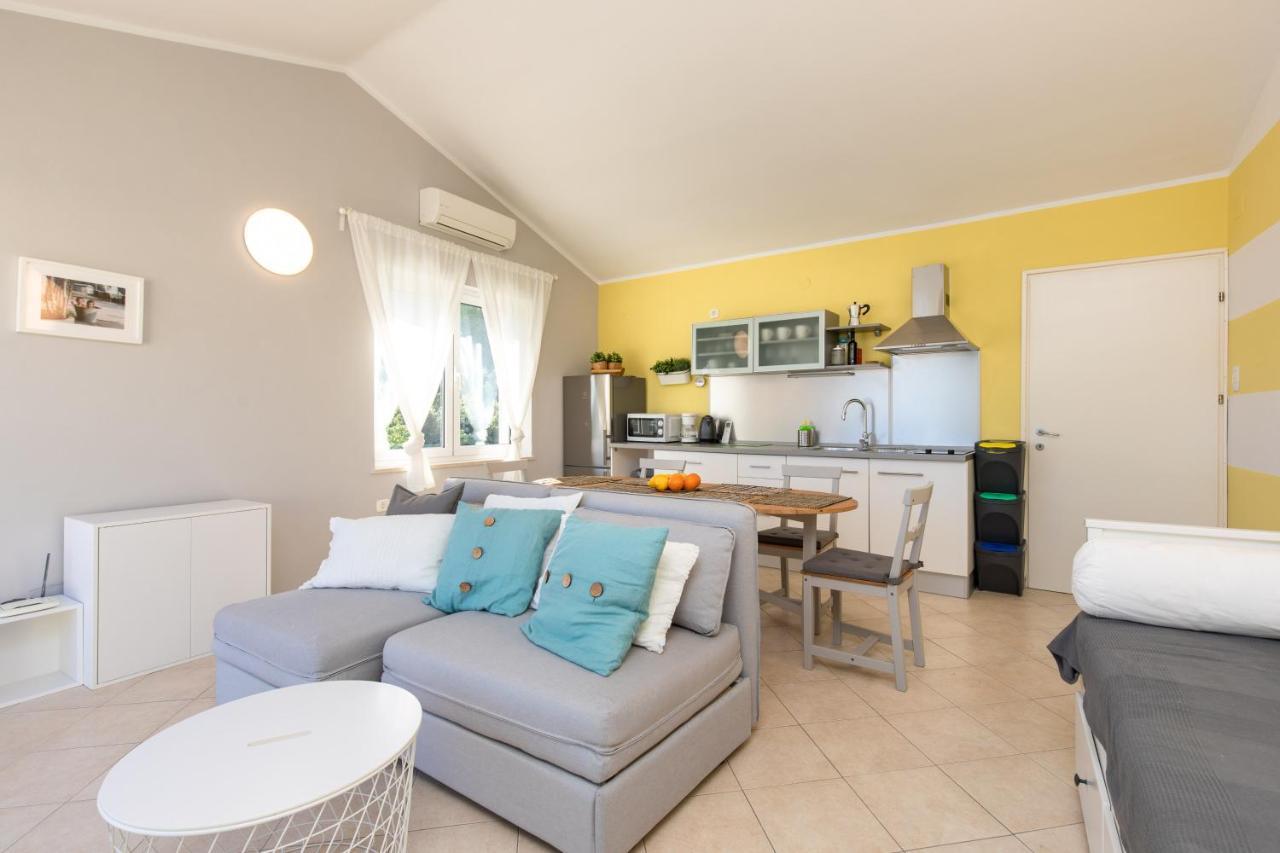 Apartment Portapisana Just 50M From The Beach Крк Екстер'єр фото