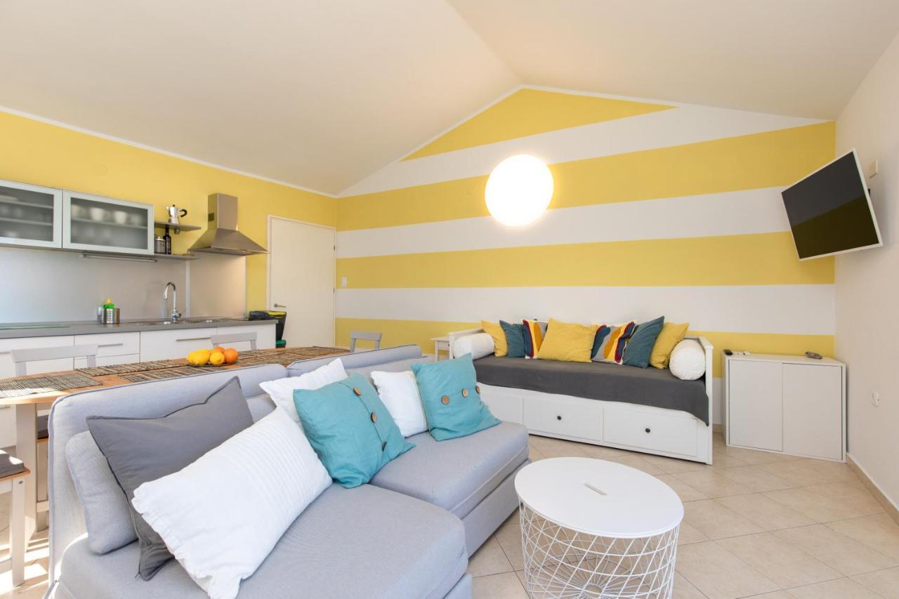 Apartment Portapisana Just 50M From The Beach Крк Екстер'єр фото
