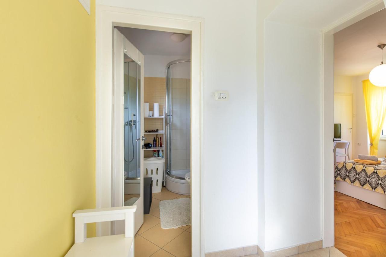 Apartment Portapisana Just 50M From The Beach Крк Екстер'єр фото