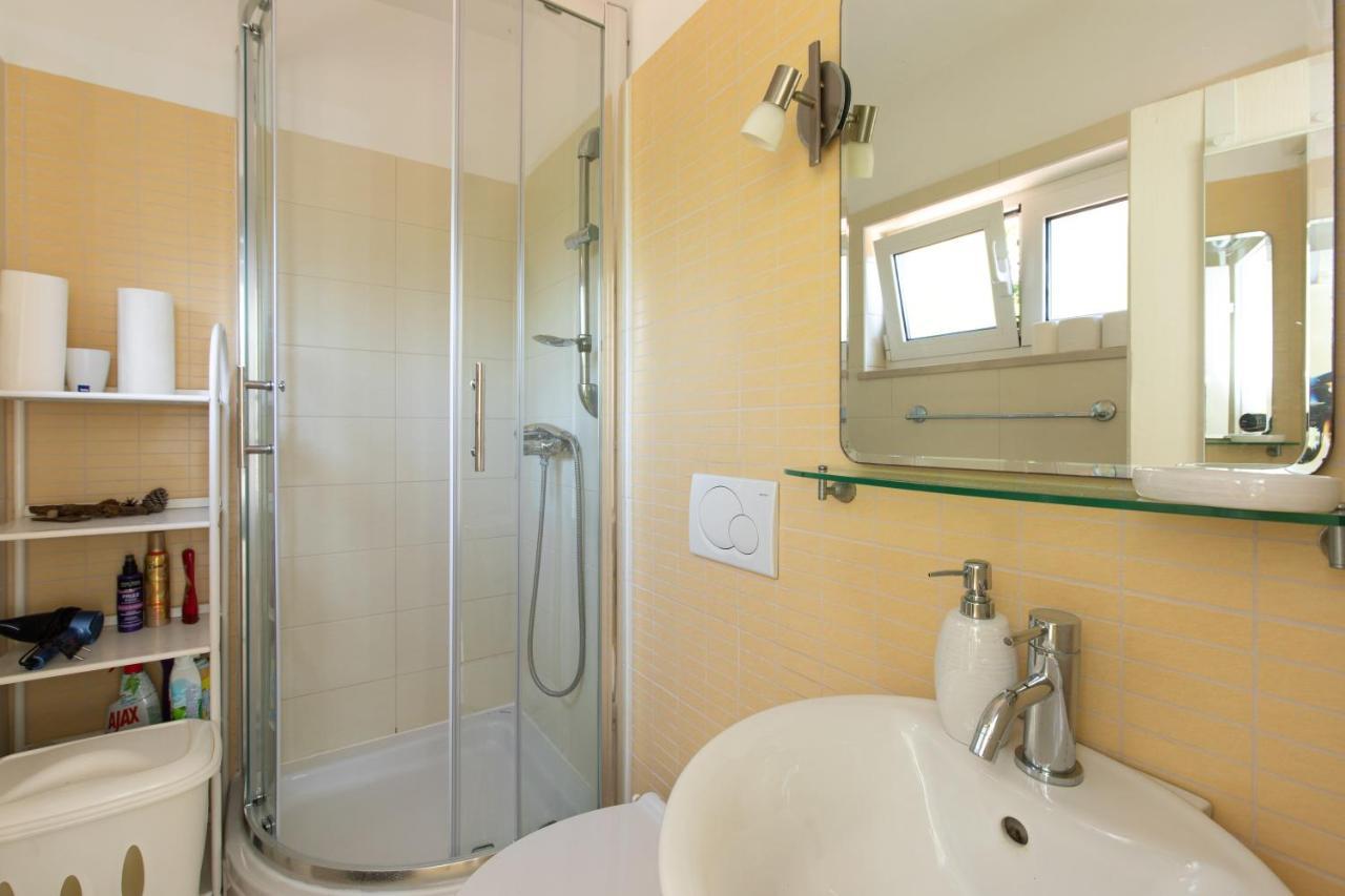 Apartment Portapisana Just 50M From The Beach Крк Екстер'єр фото