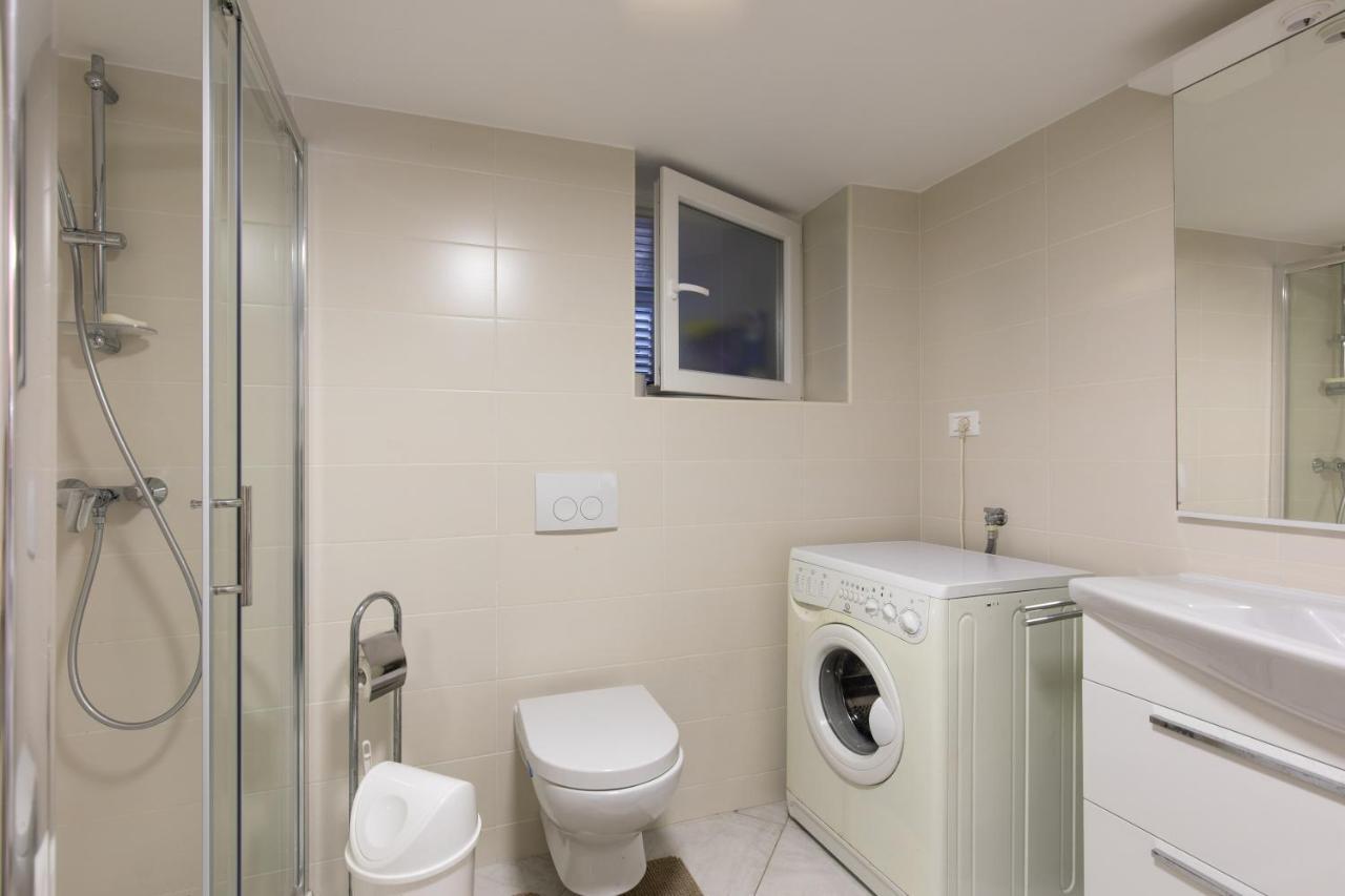 Apartment Portapisana Just 50M From The Beach Крк Екстер'єр фото