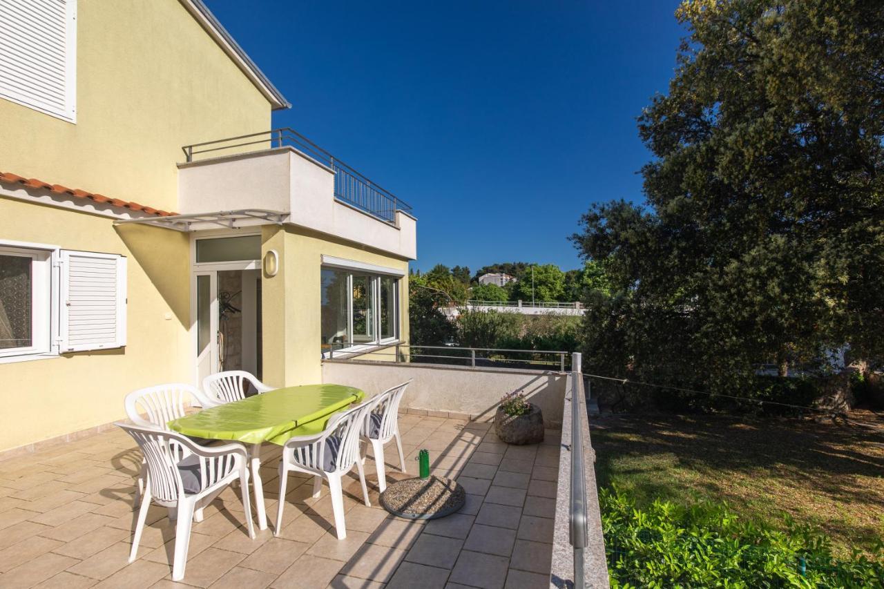 Apartment Portapisana Just 50M From The Beach Крк Екстер'єр фото