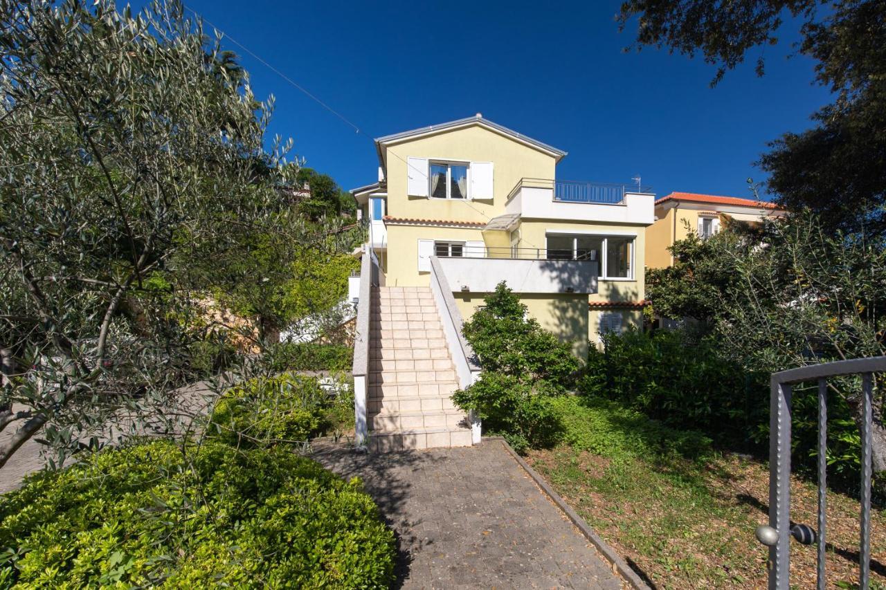 Apartment Portapisana Just 50M From The Beach Крк Екстер'єр фото