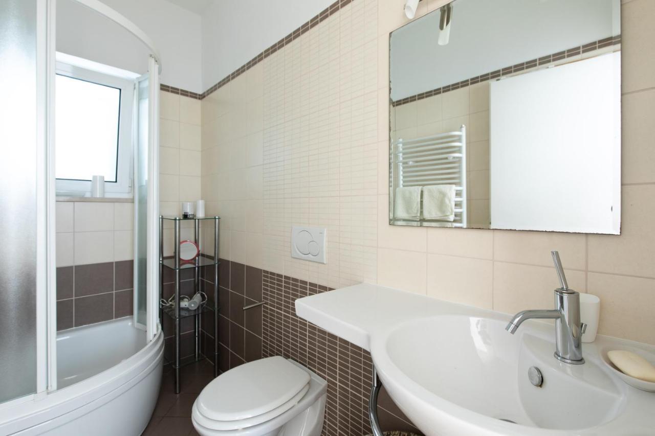Apartment Portapisana Just 50M From The Beach Крк Екстер'єр фото