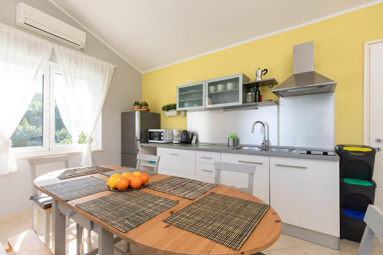 Apartment Portapisana Just 50M From The Beach Крк Екстер'єр фото