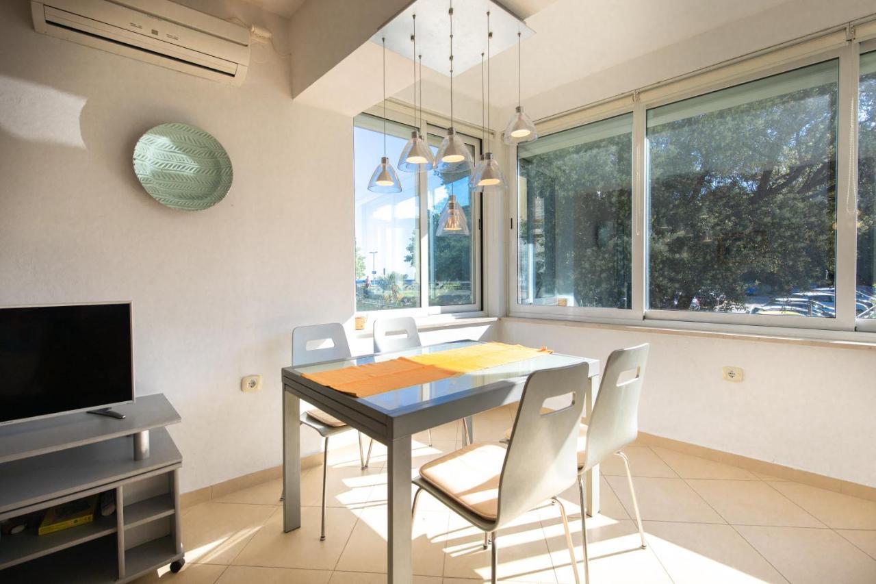 Apartment Portapisana Just 50M From The Beach Крк Екстер'єр фото