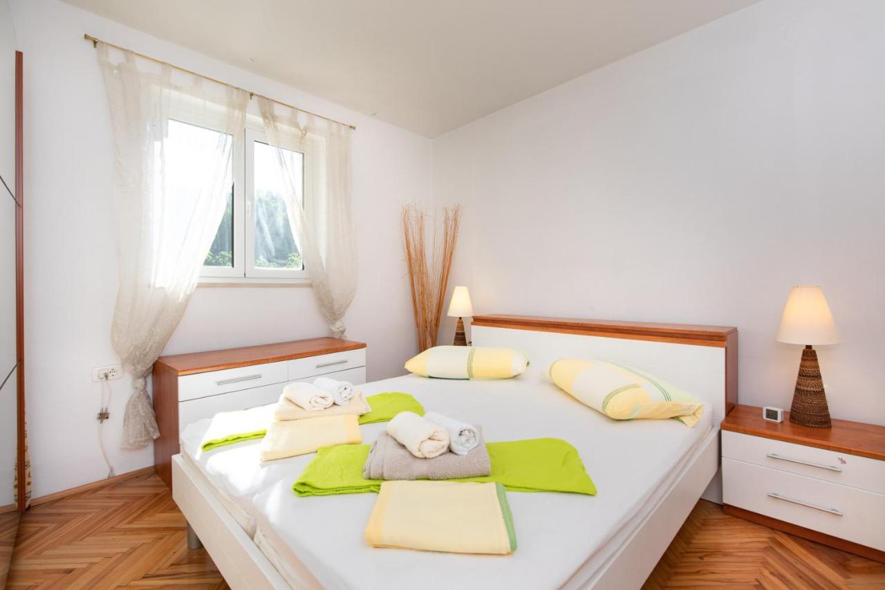 Apartment Portapisana Just 50M From The Beach Крк Екстер'єр фото