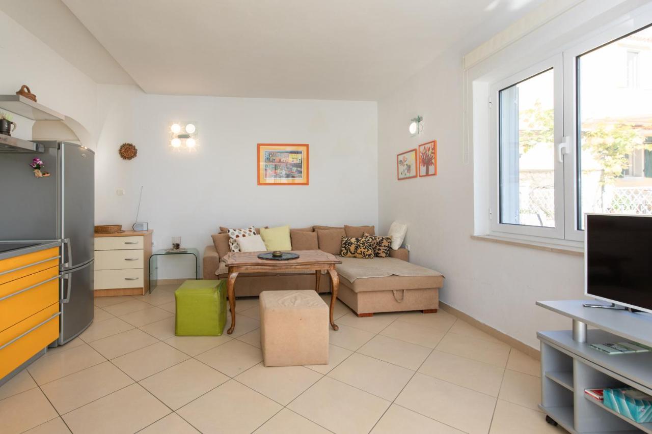Apartment Portapisana Just 50M From The Beach Крк Екстер'єр фото