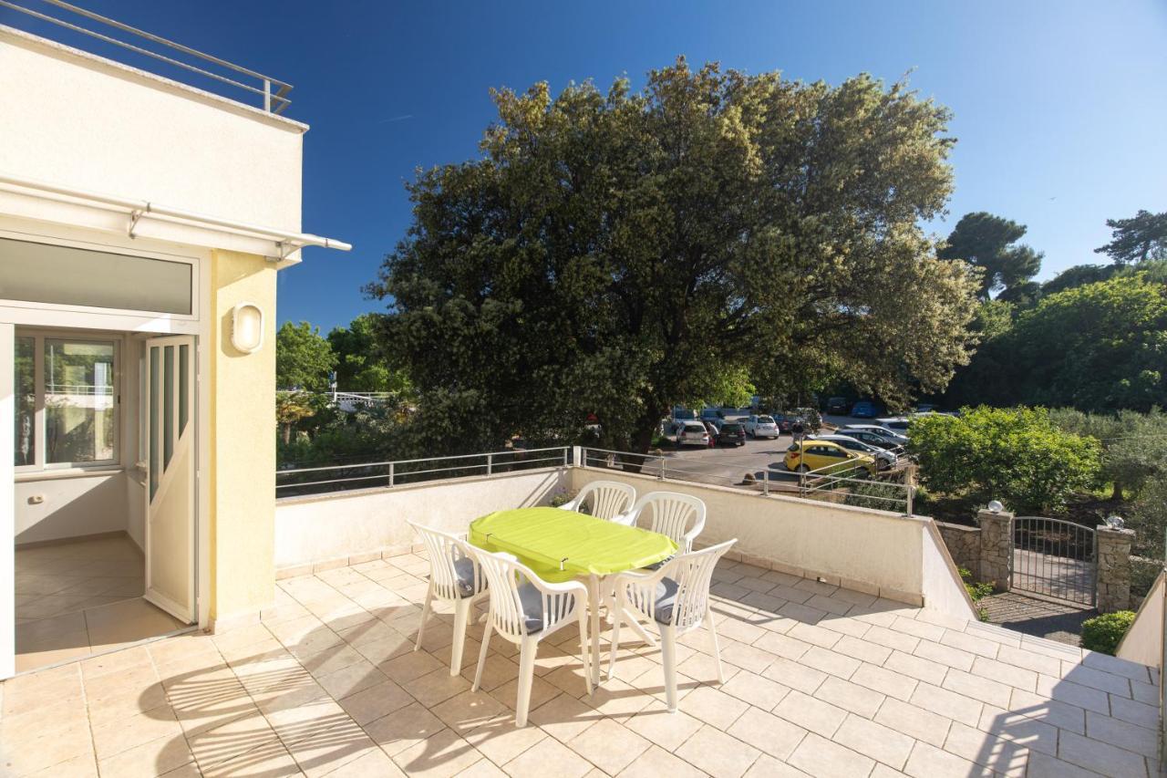 Apartment Portapisana Just 50M From The Beach Крк Екстер'єр фото